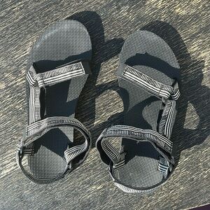 Velcro strap tevas